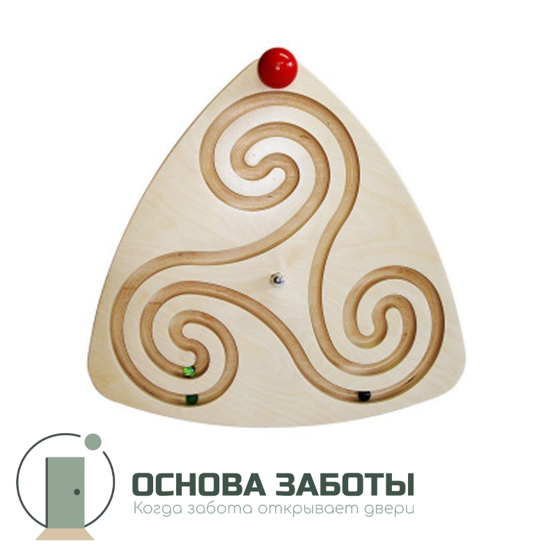 Настенный лабиринт треугольный